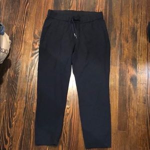 Lululemon cropped joggers